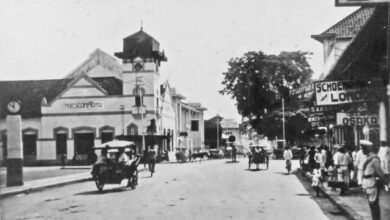 The Groote Postweg in Bandoeng (West Java)